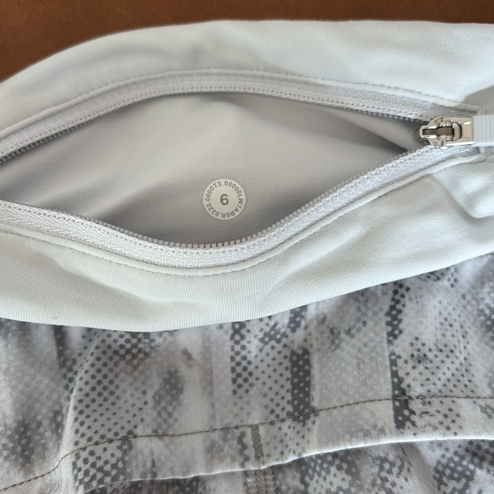 Lululemon speed up Shorts - Picture 3 of 4